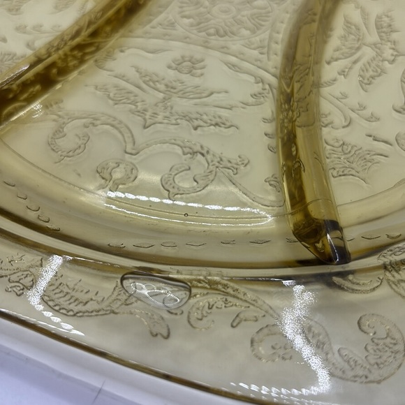 Federal Glass "Madrid" Amber/Yellow Depression Glass divided dish - Picture 9 of 9